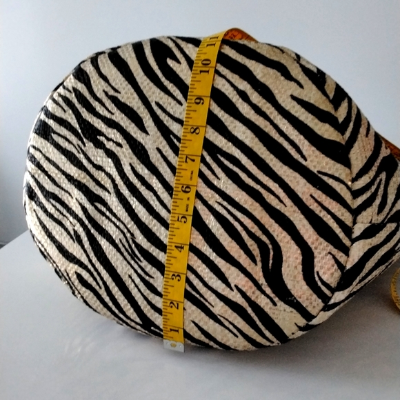 Cappelli ladies animal print straw bag, Large - Picture 9 of 13